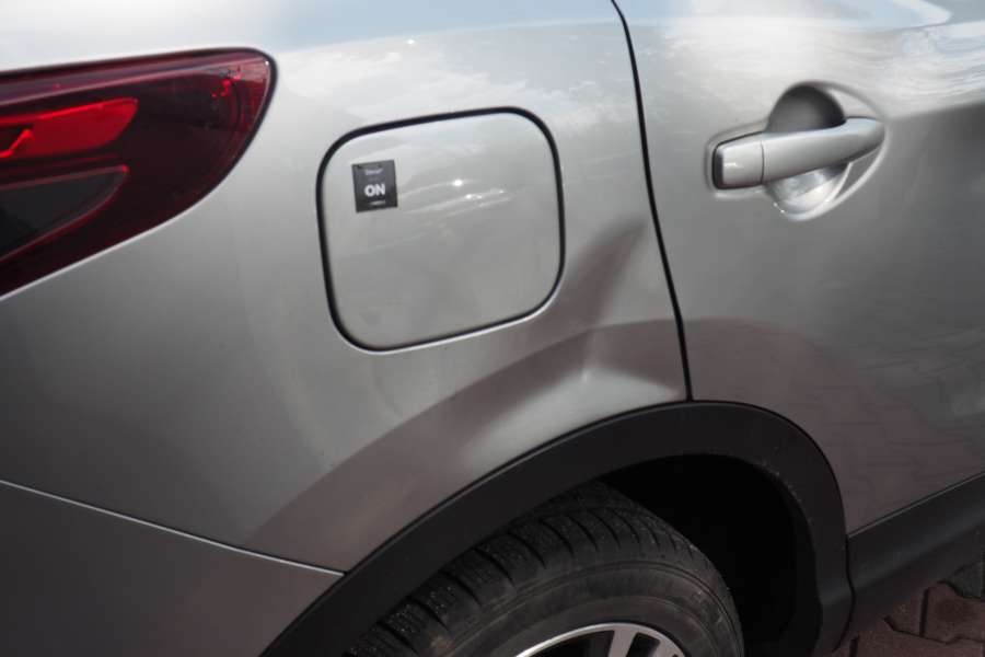 Spore wgniecenie na błotniku nissan quashai