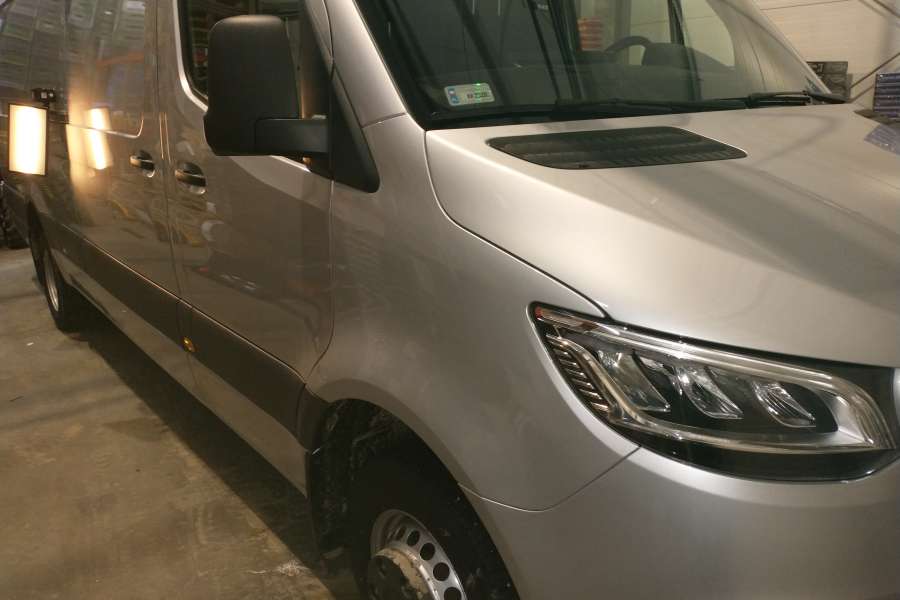 Naprawa drzwi Mercedes sprinter